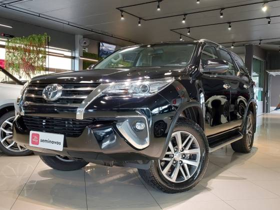 TOYOTA HILUX SW4 2.8 SRX 4X4 7 LUGARES 16V TURBO INTERCOOLER DIESEL 4P AUTOMÁTICO